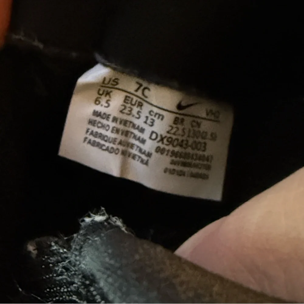 Nike Kids Black and White Sneakers - Picture 3 of 4